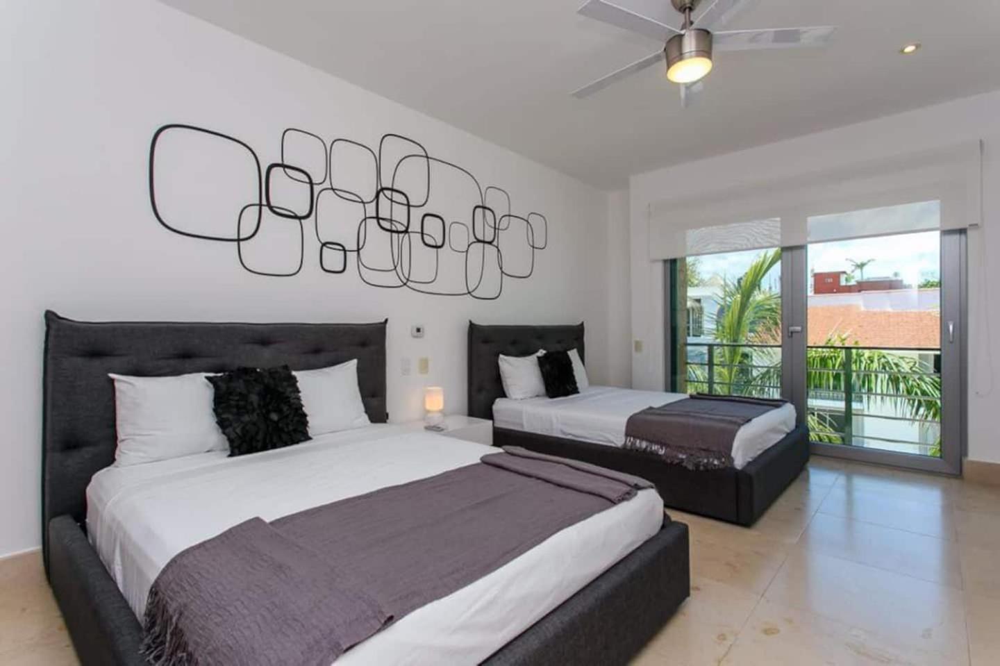 Luxurious & Central Condo In Playa Steps From The Beach Playa del Carmen Habitación foto