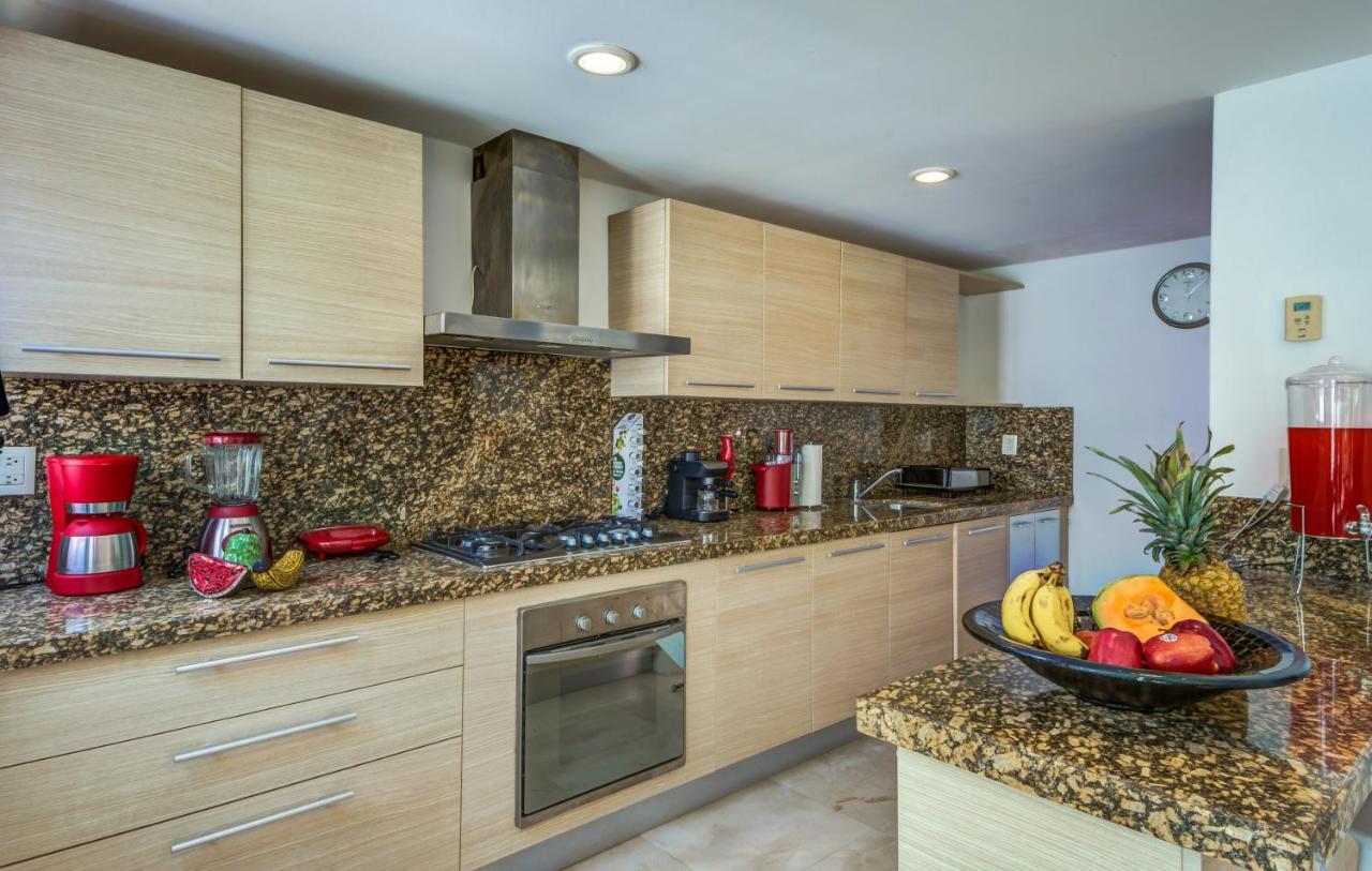 Luxurious & Central Condo In Playa Steps From The Beach Playa del Carmen Exterior foto